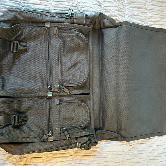 Tumi messenger bag - Picture 3 of 6